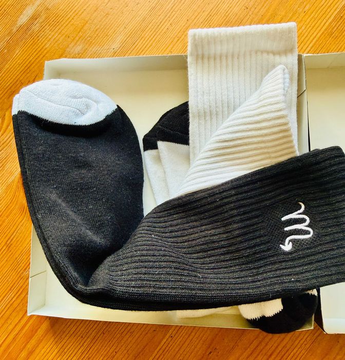 mister tee zodiac socks. 2 pary skarpetek=Skorpion. Rozmiar 39-42