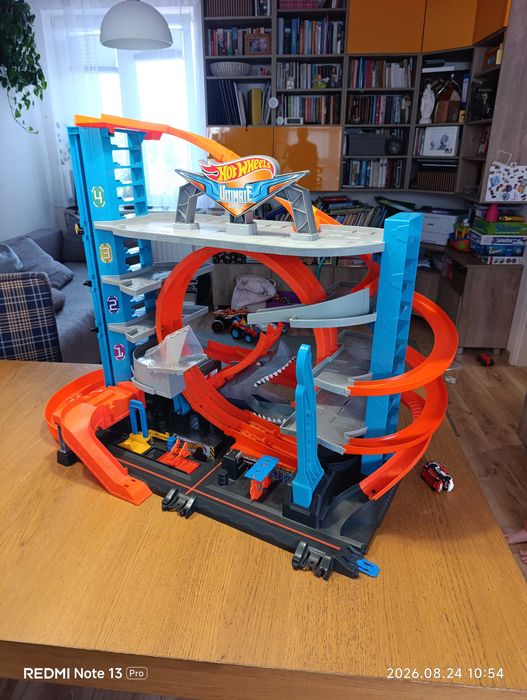 Garaż Hot Wheels Ultimate Garage z rekinem