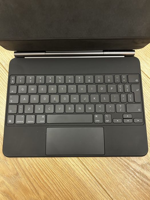 Apple Magic Keyboard do iPad 11” – NOWA / nieużywana, czarna