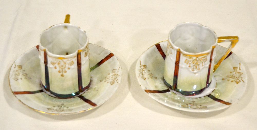 Par de chávenas de café em porcelana europeia