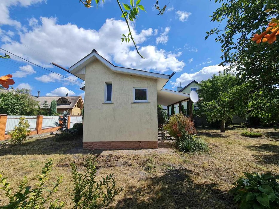 Продам будинок, Русанівські сади, вул. 3-тя Садова, чудовий стан, все залишається в будинку .