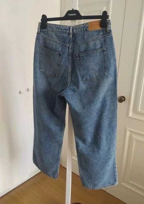 Niebieskie jeansy Monki rozmiar L