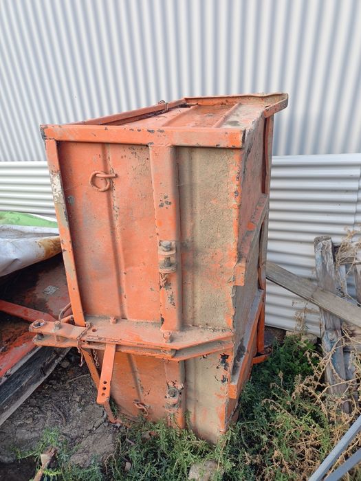 Lote alfaias agrícolas tractor riper caixa carga