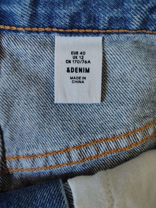 Spódnica jeansowa firmy H&M rozmiar 40 niebieska z przetarciami