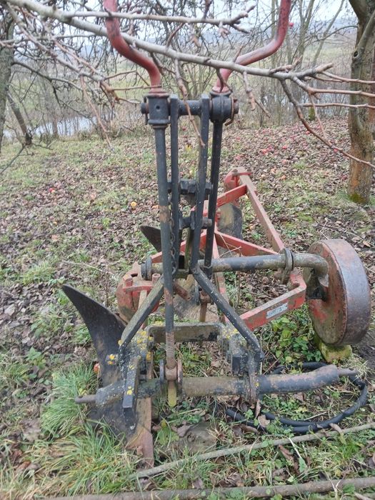 Продам плуг трьохкорпусний