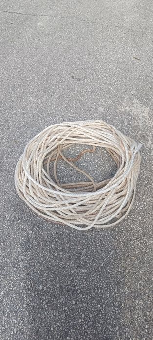 Cabo de nylon 12mm  foi retirado num furo 85 mts