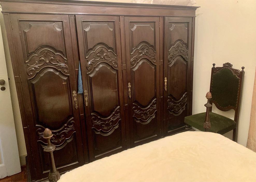 Conjunto de quarto completo em madeira
