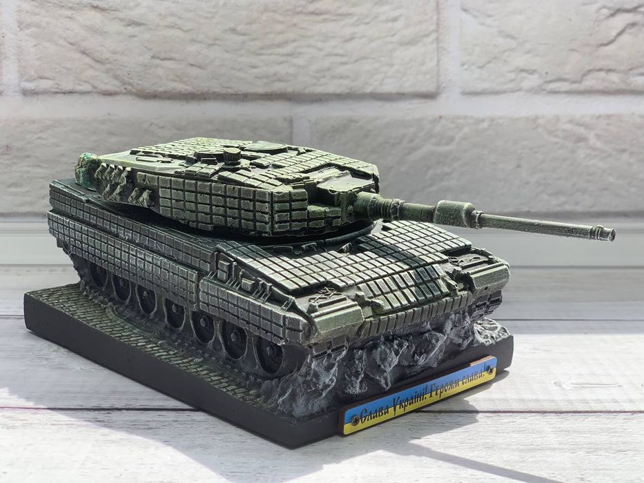 Гіпсовий сувенір танк Leopard 2A4