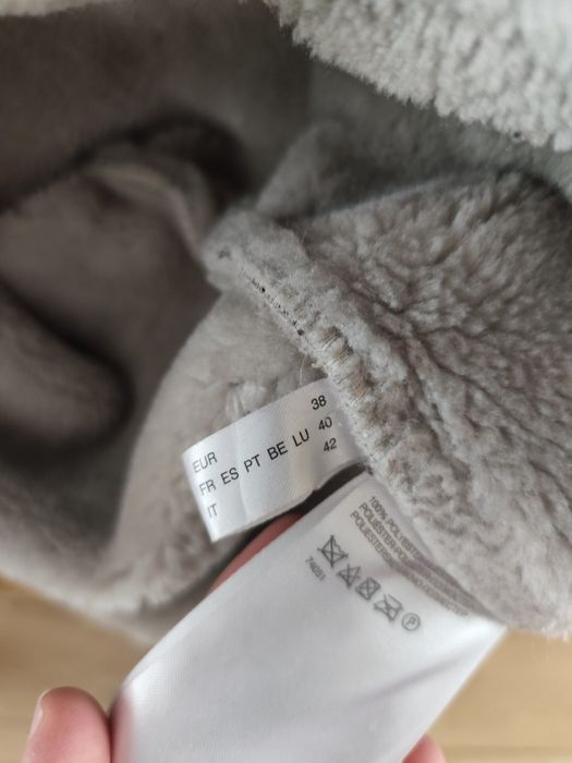 Kożuszek z kapturem C&A