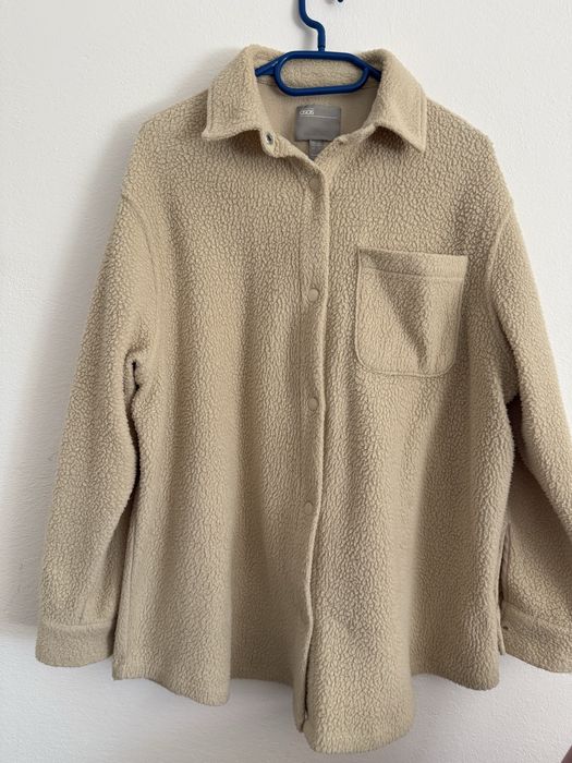 Pluszowa misiowa kurtka koszulowa xs oversize asos beżowa na guziki