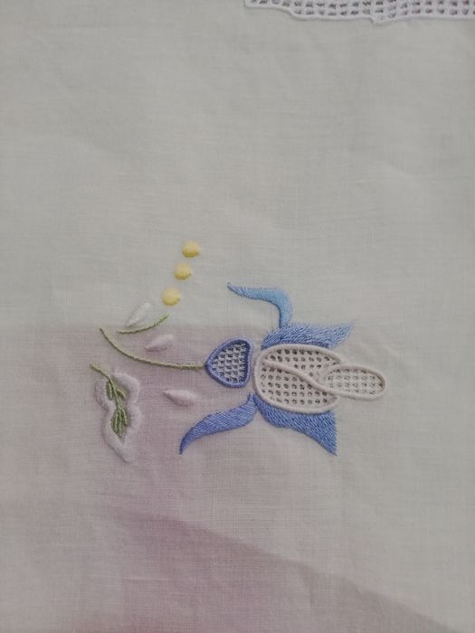 Toalha bordada em linho