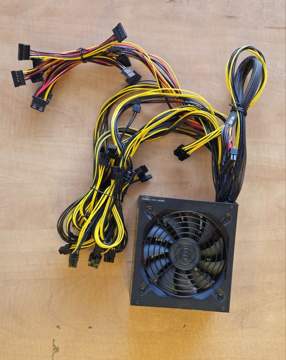 Zasilacz do koparki lub stacji roboczej 1800W  80Plus Platinum