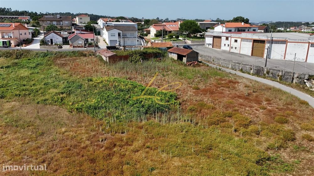 Vacant T3 House for Sale in Parceiros and Azoia, Leiria