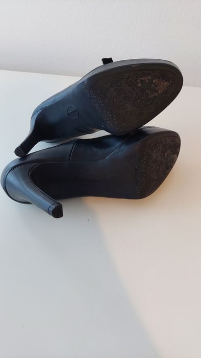 Sapato preto com fivela