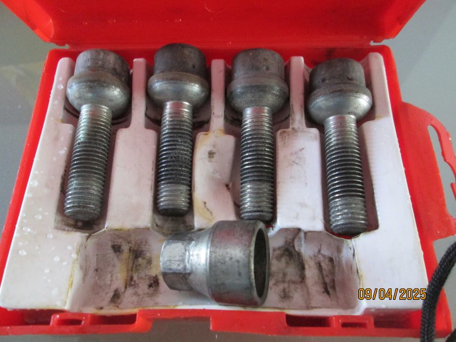 vendo porcas de segurança originais MERCEDES