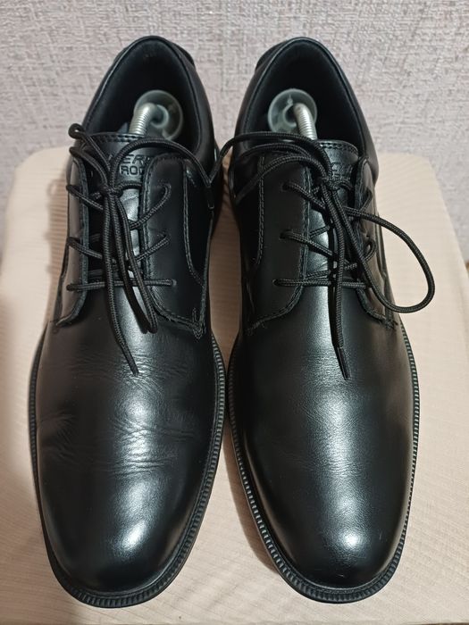 Чорні чоловічі туфлі бренду Skechers 43 розміру