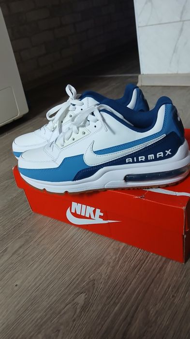 Продам новые кроссовки унисекс Nike  оригинал