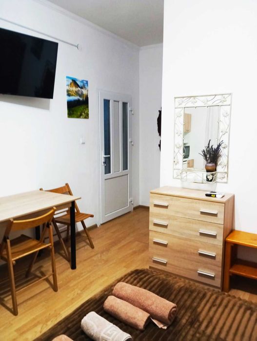 Подобово окремі номера з санвузлами, кухнею, паркінг в м.Берегово