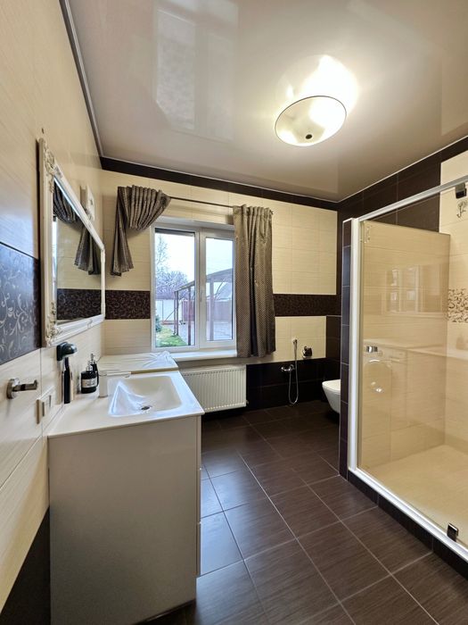 Продам уютный дом 246 м2 со своим выходом к речке в Новоалександровке