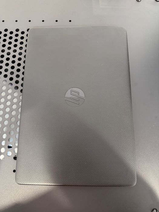 HP 15s, Ryzen 3 5300U, 8 GB RAM, 256 GB SSD, 15.6″ IPS