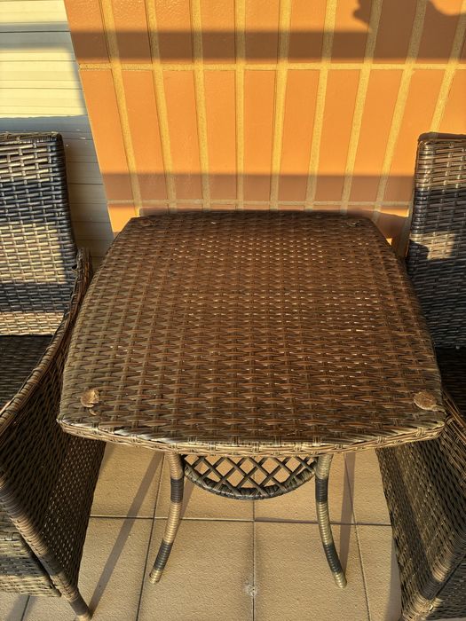 Mesa e cadeiras exteriores