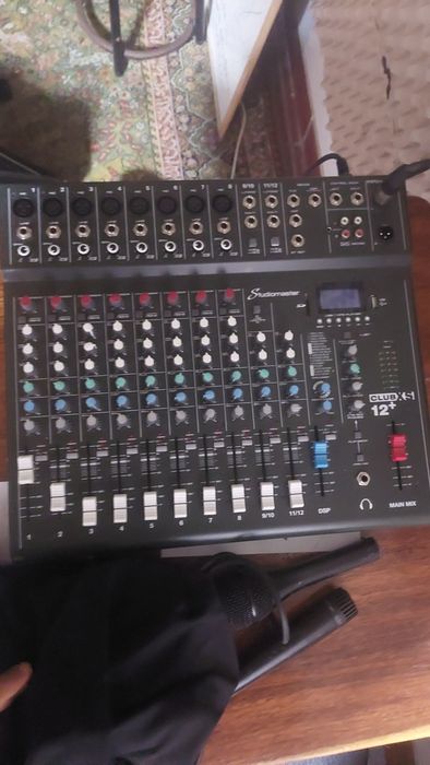 Mesa de mistura studiomaster xs12+