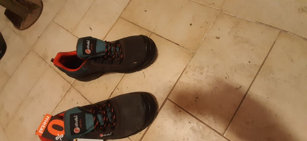 Sapatos biqueira e sola de aço N°42 NOVOS