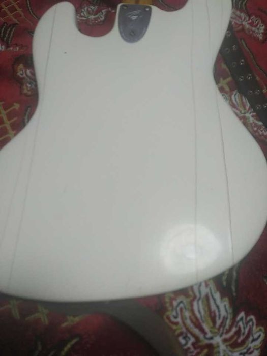 продам гітару fender jazz bass
