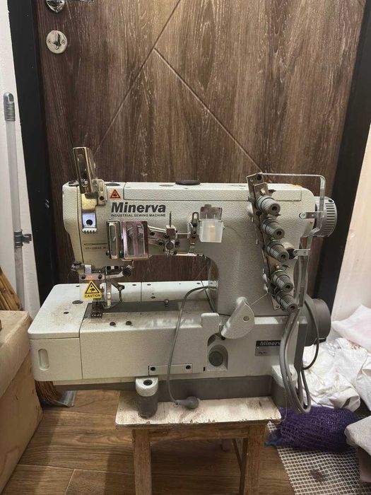 Промислова розпошивальна машина Minerva M571JD, 3 голки, 5 ниток