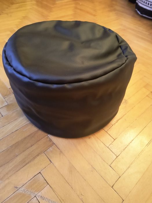 Mała pufa pod nogi lub do siedzenia