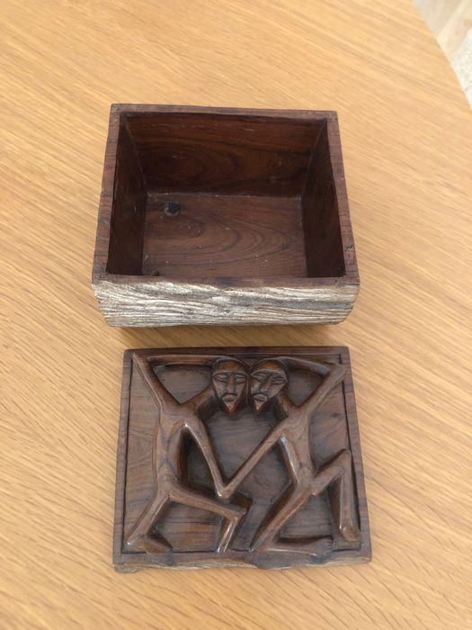 Caixa decorativa em madeira de sândalo africana