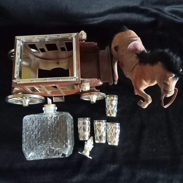 Карета - бар со штофом и стопками Пивная кружка . Винтаж !