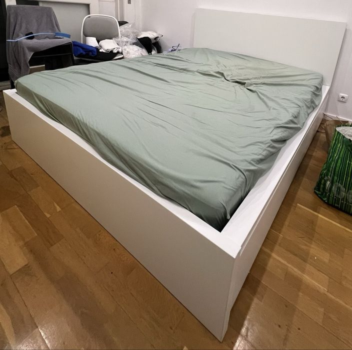Cama c/ arrumação e colchão
