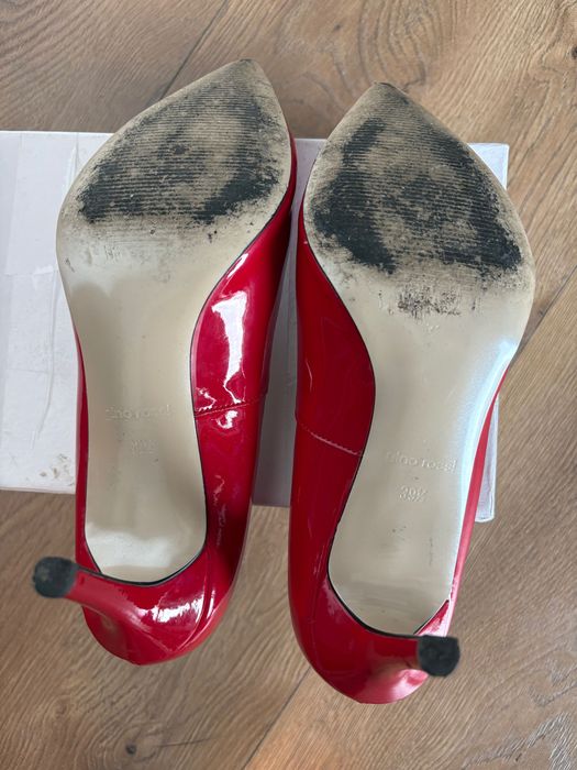 Czerwone buty damskie - szpilki Gino Rossi