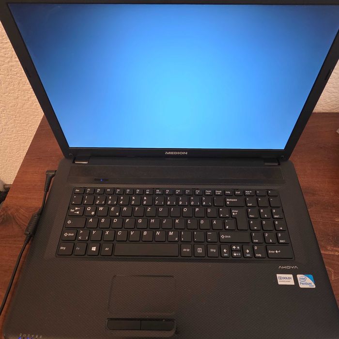 Medion Akoya E7221 MD98297 17,3" Pentium 2020M 4 GB RAM + zasilacz 120 W
