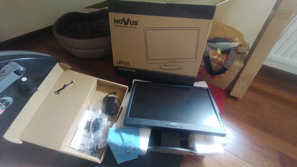 Monitor Novus NVM-622LCD