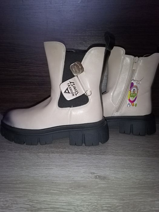 Зимове взуття на дівчинку 35 розмір