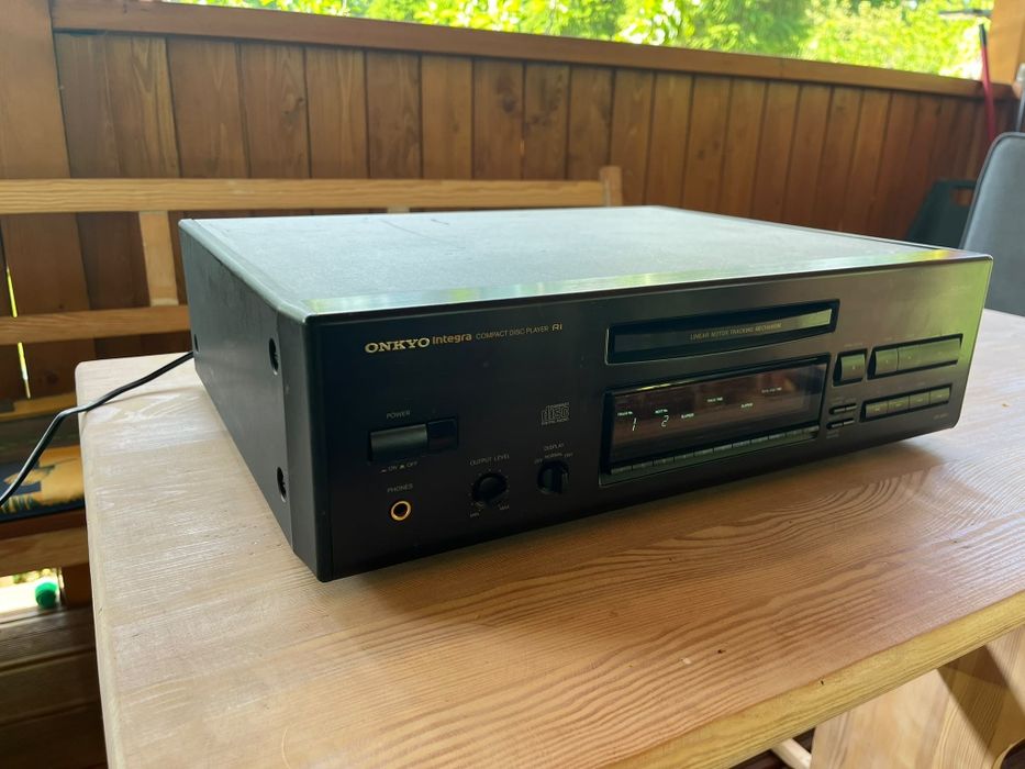 Odtwarzacz CD ONKYO DX 6850