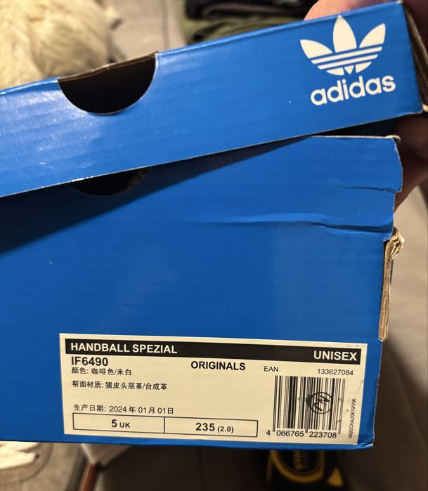 Tenis adidas castanhos