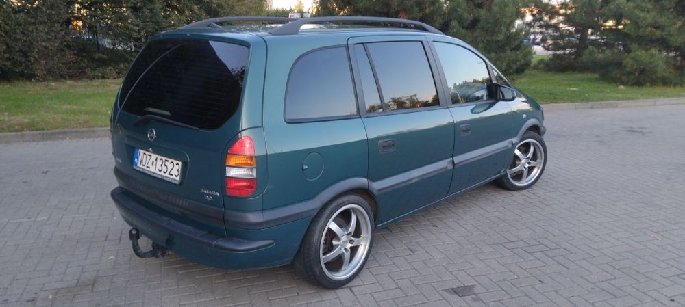 Opel Zafira A  2.2 benzyna/LPG  2002r  7 osób