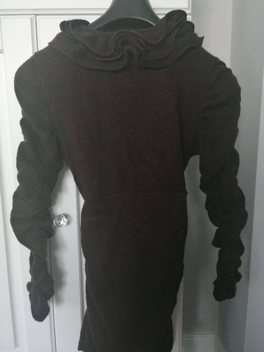 Brązowy sweter długi