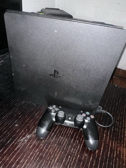 Vendo a minha Ps4 1 TB