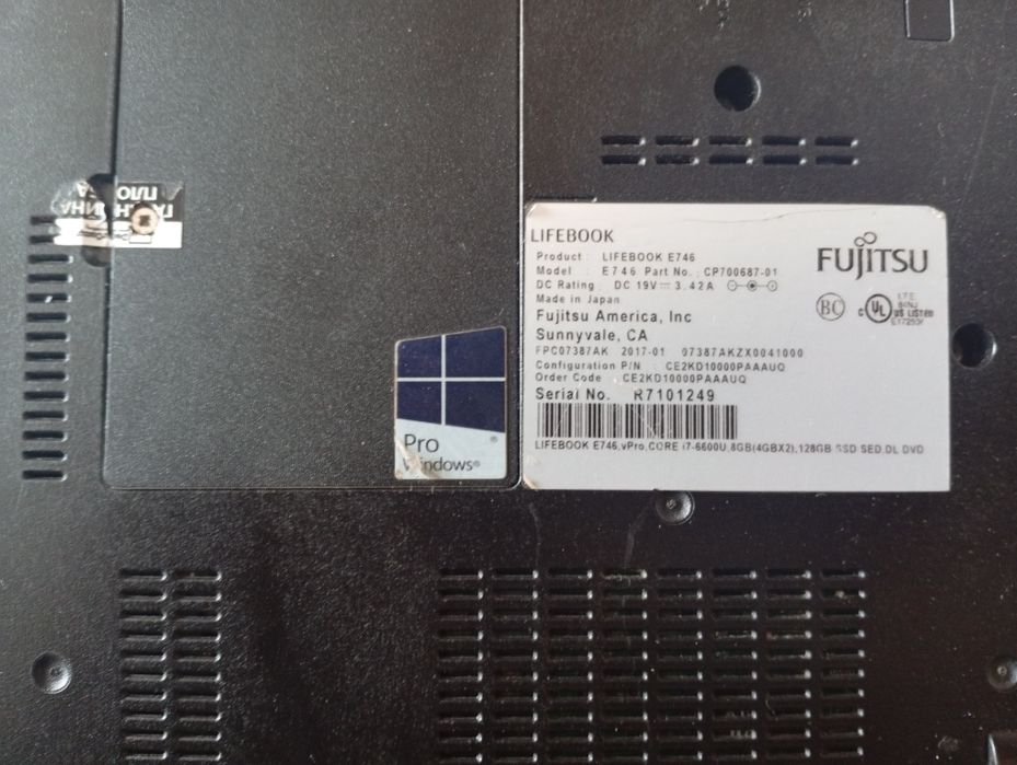 Ноутбук Fujitsu E746