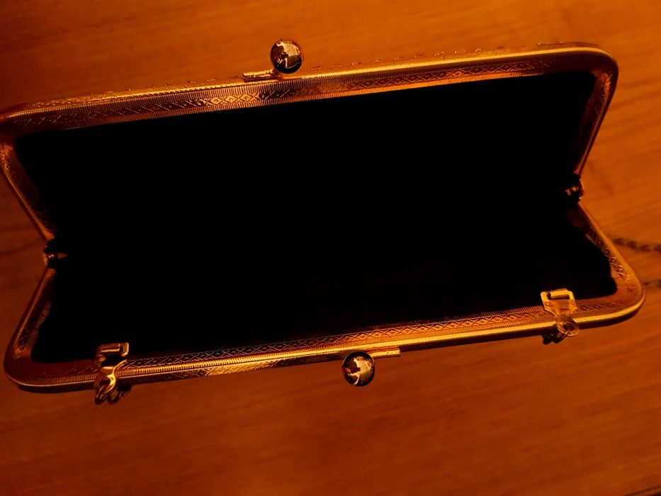 Clutch de cerimónia em veludo preto