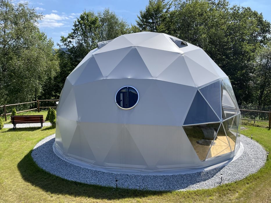 Okno okrągłe typu bulaj, glamping, namiot