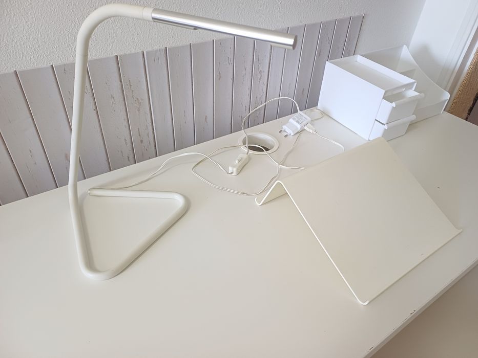 Secretária Ikea c Acessórios Escritório