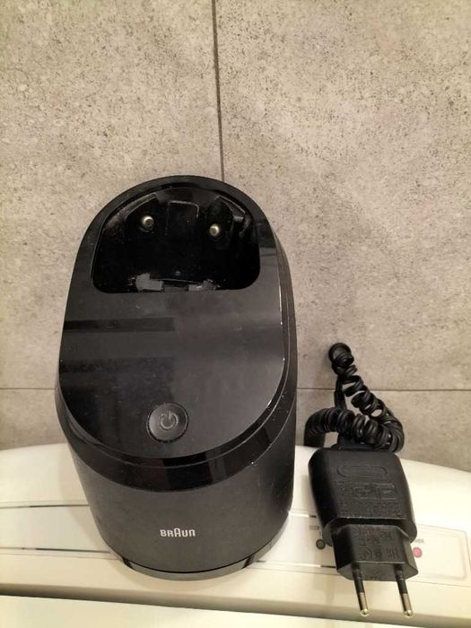 Baza czyszcząca używana do golarki Braun seria 5 + golarka