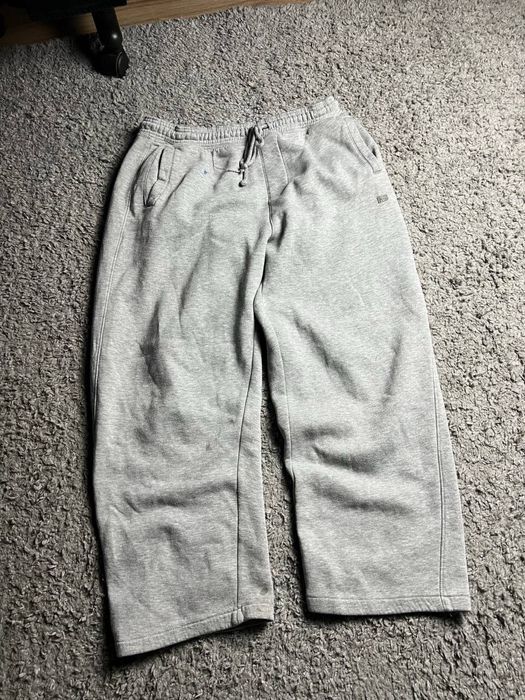 Штаны серые baggy  Состояние на фото    Замеры  Длина- 98 Полупояс-42 Выход-26  Цена-300грн