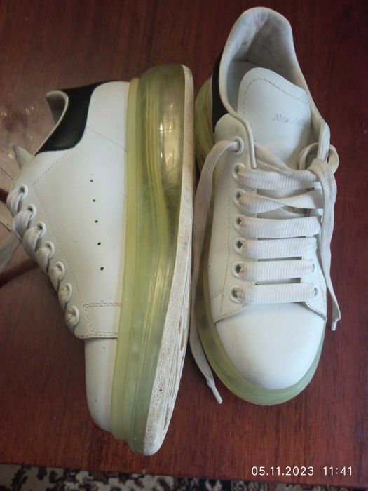 Продам кожаные женские кроссовки Alexander McQueen (Размер 39)