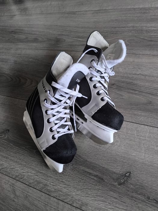 Łyżwy hokejowe r.33